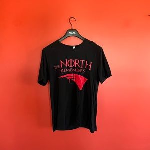 Patriots Themed Shirt, Game of thrones. The north remembers. Large,